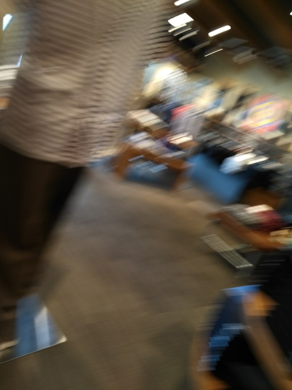 Van Heusen | 775 Britannia Rd W, Mississauga, ON L5V 2Y1, Canada | Phone: (905) 826-4991