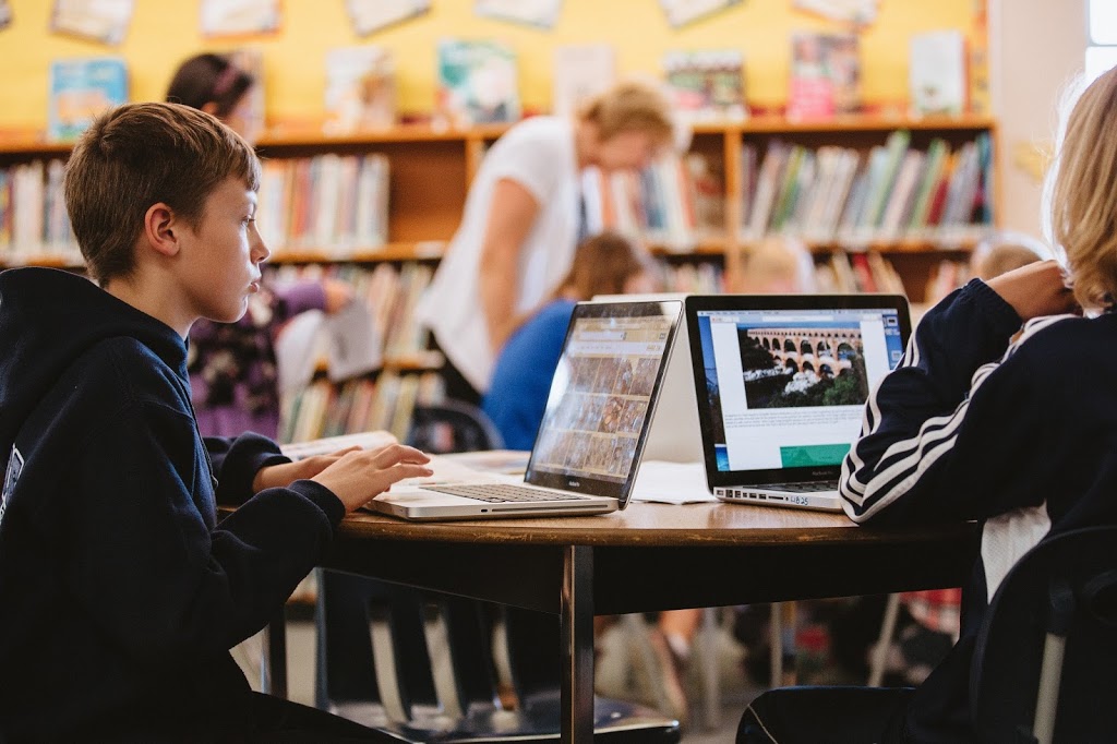 Maple Ridge Christian School | 12140 204b St, Maple Ridge, BC V2X 2Z5, Canada | Phone: (604) 465-4442