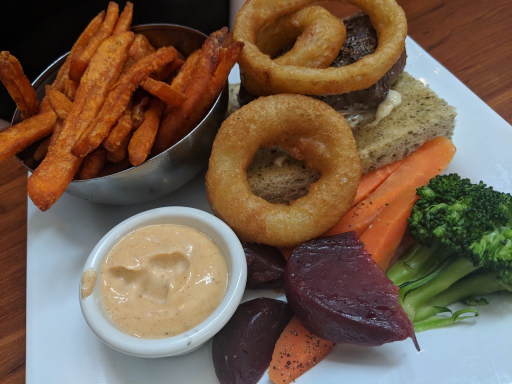 Filos Restaurant & Lounge | 1221 Canyon Meadows Dr SE #38, Calgary, AB T2J 6G2, Canada | Phone: (403) 271-3340