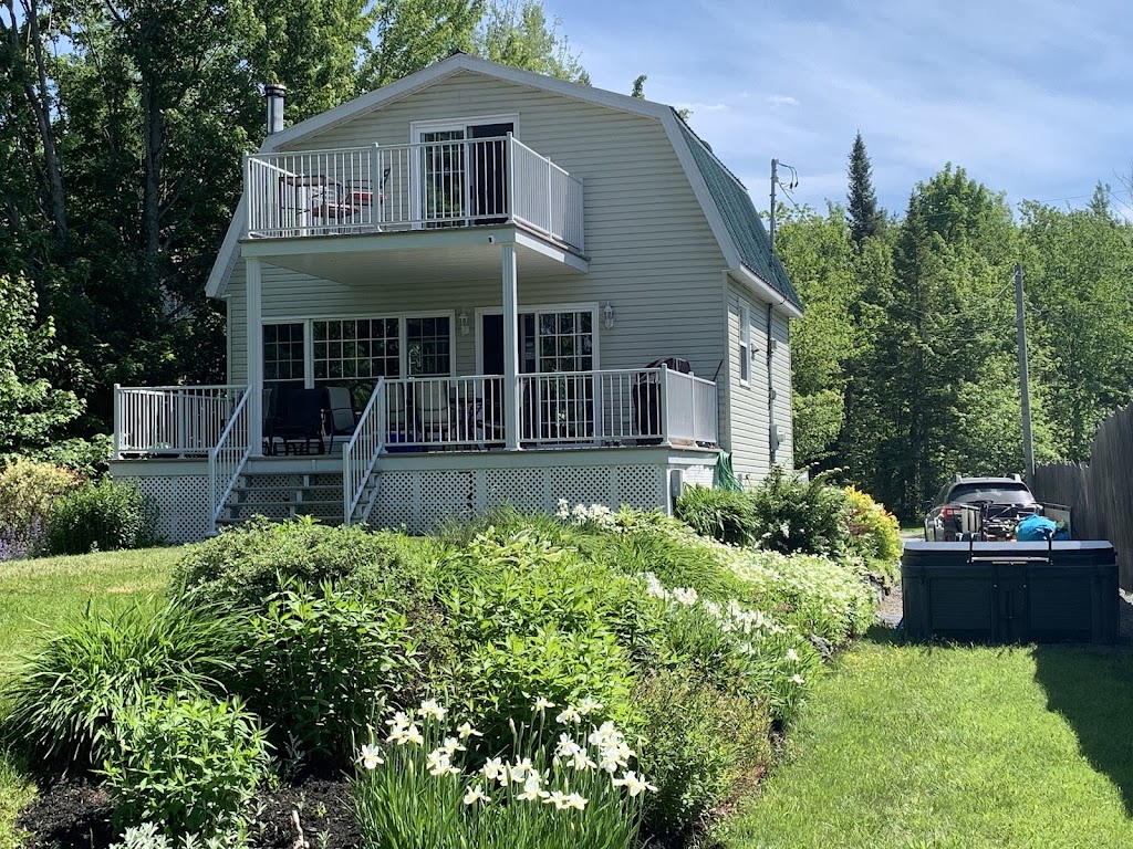 Chalet du capitaine lac Aylmer | 1082 Chem. du Pont Blanc, Beaulac-Garthby, QC G0Y 1B0, Canada | Phone: (819) 806-7589