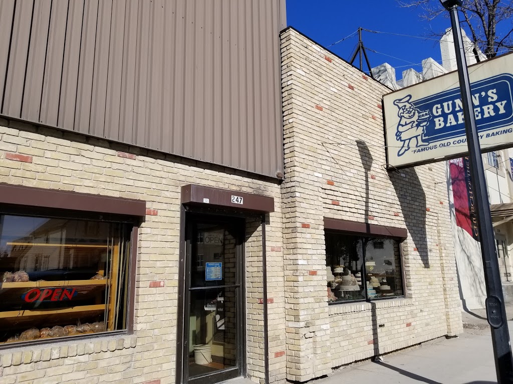 Gunns Bakery | 247 Selkirk Ave, Winnipeg, MB R2W 2L5, Canada | Phone: (204) 582-2364