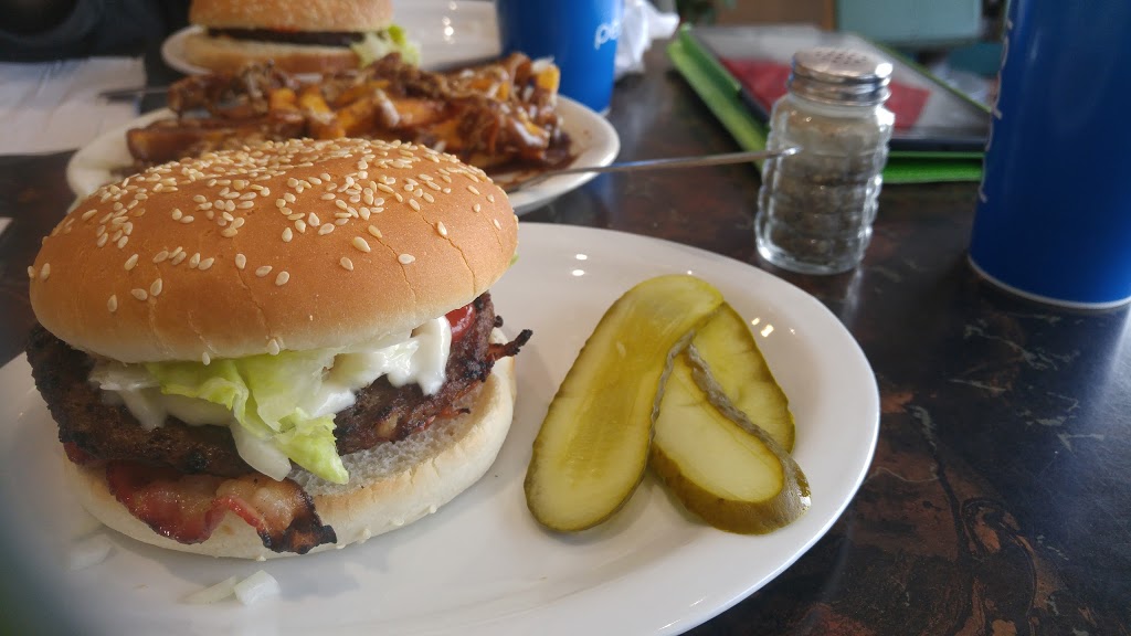 Country Stop Burgers | 15101 ON-48, Whitchurch-Stouffville, ON L4A 7X3, Canada | Phone: (905) 640-4089