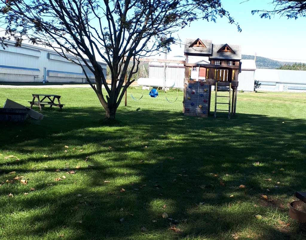 Ferme Val Des Pins Inc | 109 5e Av, Saint-Gabriel-de-Valcartier, QC G0A 4S0, Canada | Phone: (418) 844-2346