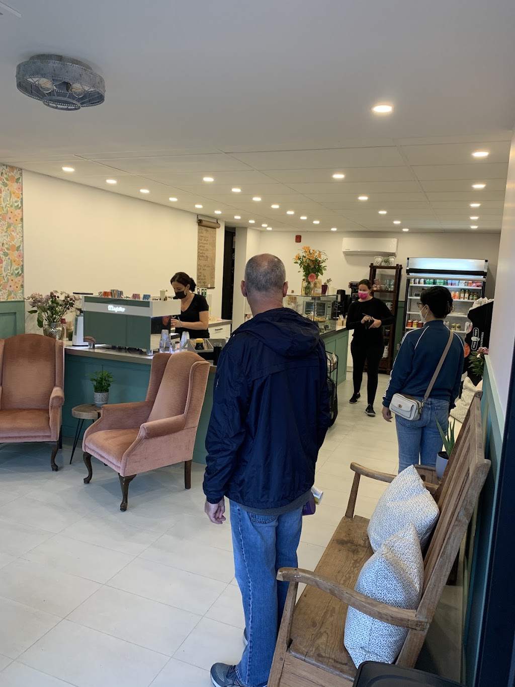 Café CoCo & Bean | 445 Bd Beaconsfield, Beaconsfield, QC H9W 4C2, Canada | Phone: (514) 505-2326