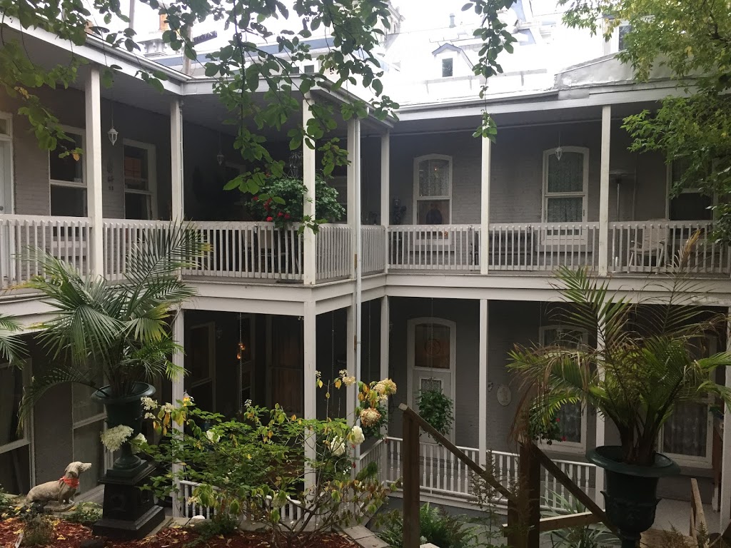 Chateau Du Faubourg | 429 Rue Saint-Jean, Québec, QC G1R 1P3, Canada | Phone: (418) 524-2902