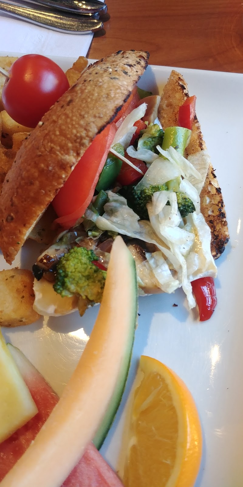 Bistro a LEnvers | 3700 Rue du Campanile, Québec, QC G1X 4G6, Canada | Phone: (418) 658-5599
