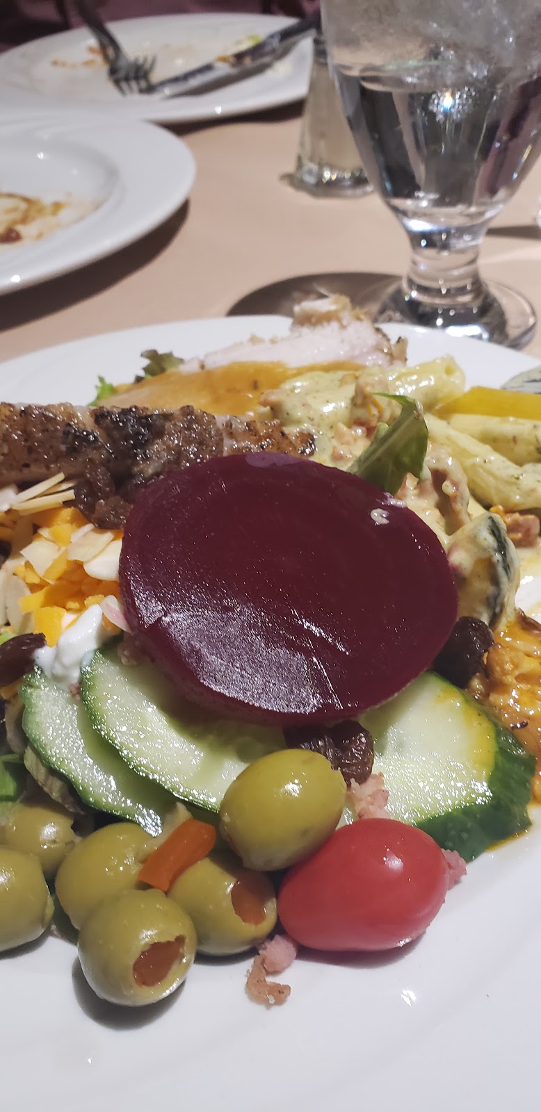 Four Seasons Restaurant & Lounge | 924 Spadina Crescent E, Saskatoon, SK S7K 3H5, Canada | Phone: (306) 667-6064