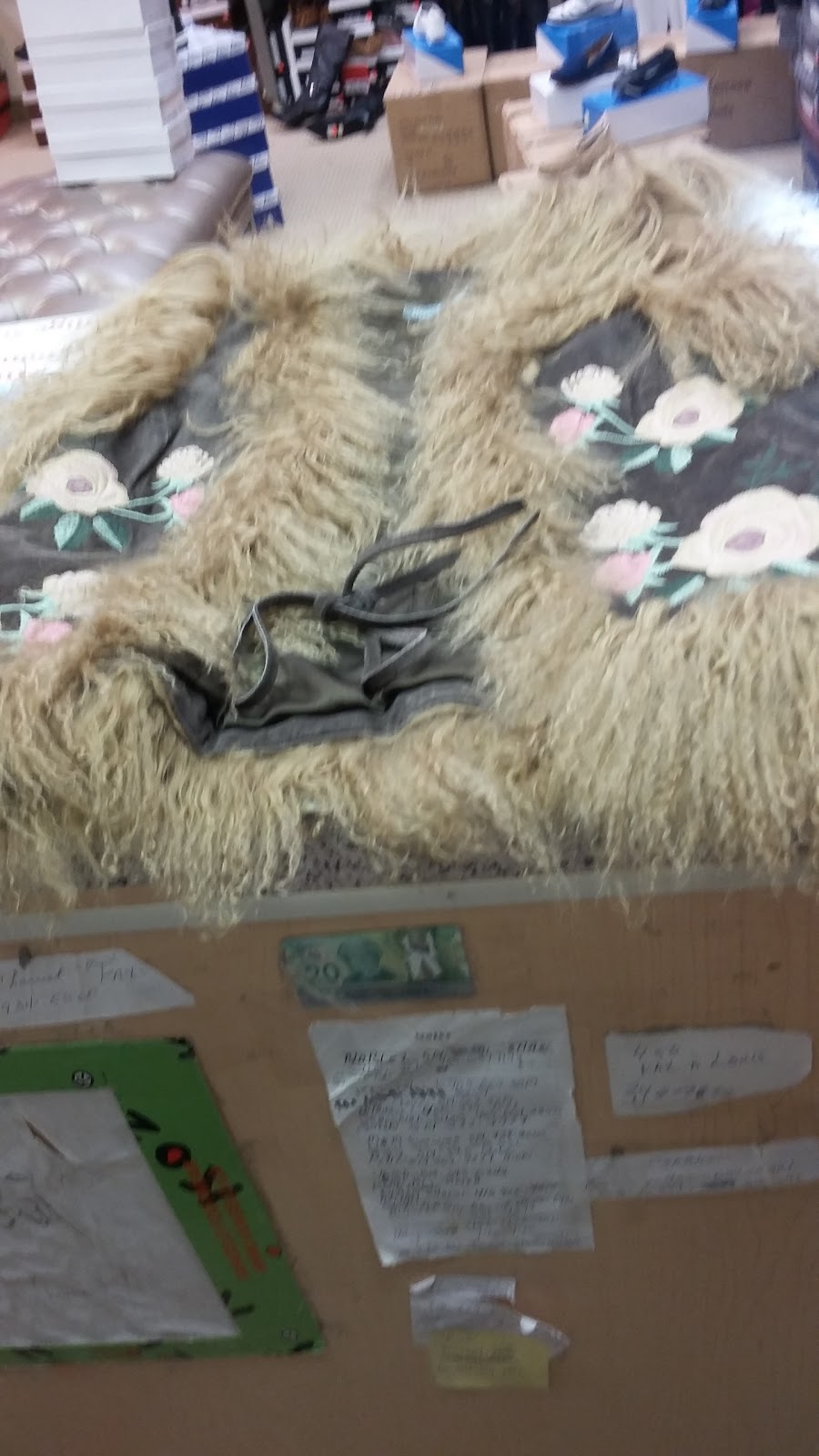 La Boite a Chaussures | 500 Boulevard des Laurentides, Saint-Jérôme, QC J7Z 4M1, Canada | Phone: (450) 431-5808