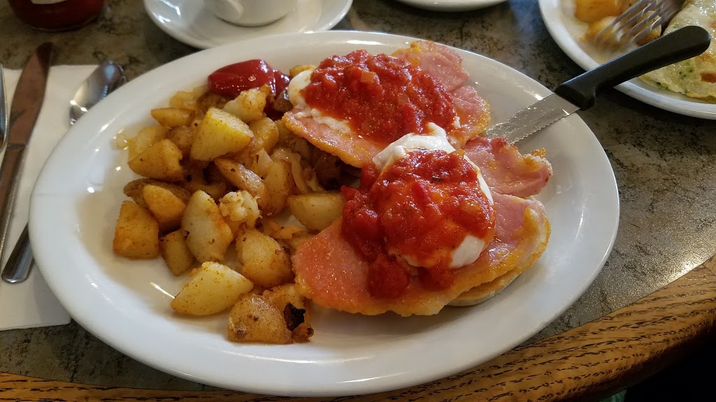 Family Circle Restaurant | 147 Wellington St, London, ON N6B 2K7, Canada | Phone: (519) 434-0441