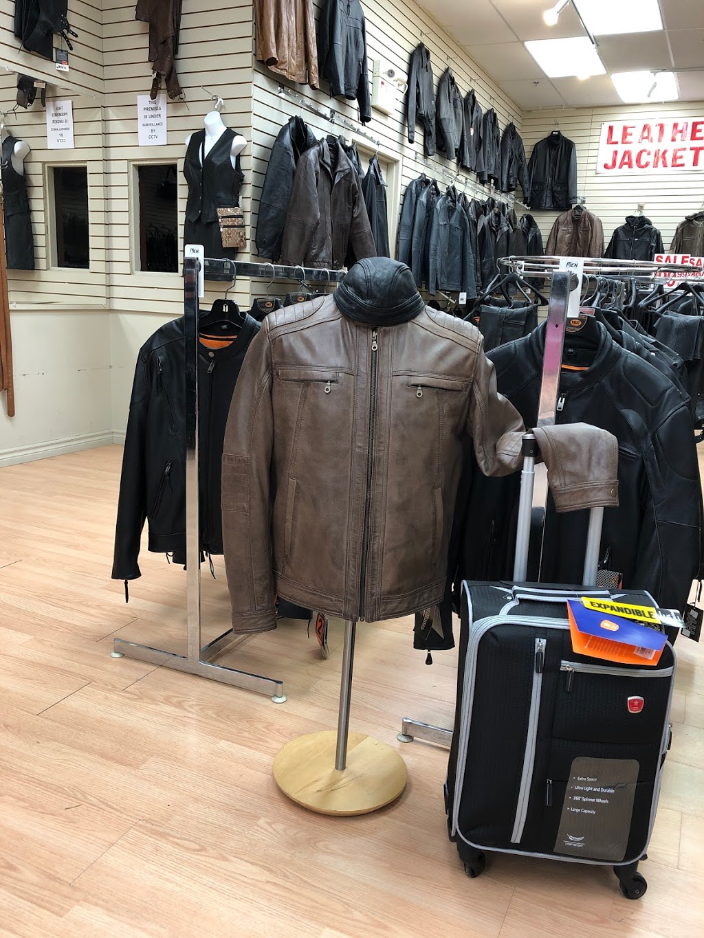 Leather City | 320 Bayfield St unit 15, Barrie, ON L4M 7K5, Canada | Phone: (705) 252-9270