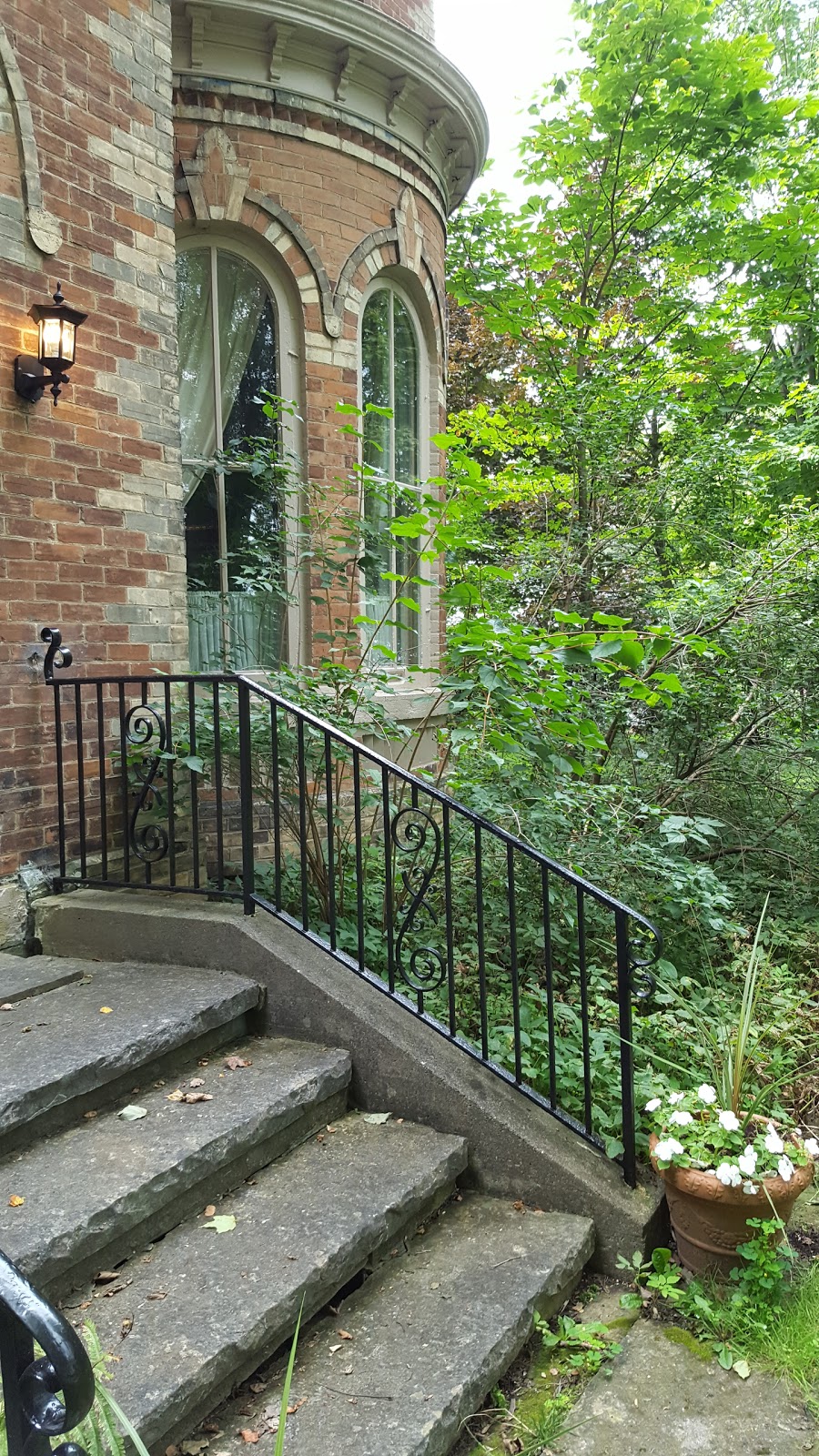 The Highland Manor | 867 4th Ave A W, Owen Sound, ON N4K 6L5, Canada | Phone: (519) 372-2699