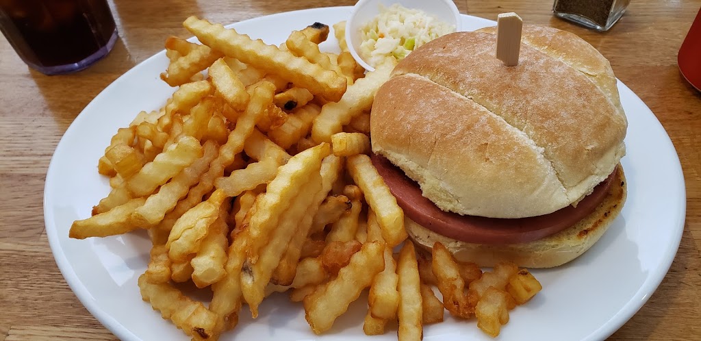 Lisas Cafe | 30 Water St, Windsor, NS B0N 2T0, Canada | Phone: (902) 792-1986