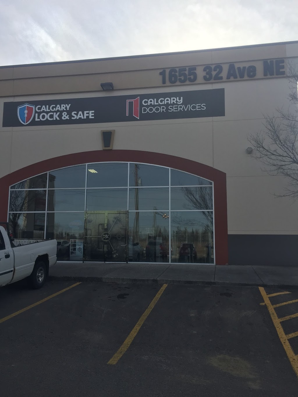 Calgary Door Services Inc | 32 Ave NE #1655B, Calgary, AB T2E 7Z5, Canada | Phone: (587) 885-1667