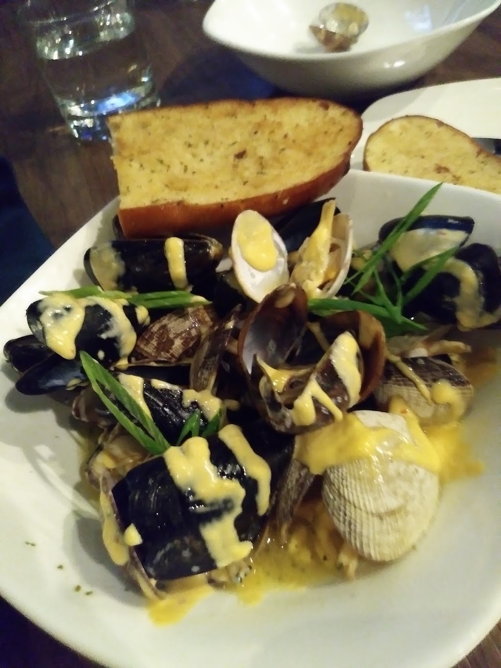 The Waterloo Kitchen and Bar | 3975 17 Ave SW, Calgary, AB T3E 0C3, Canada | Phone: (403) 455-5850
