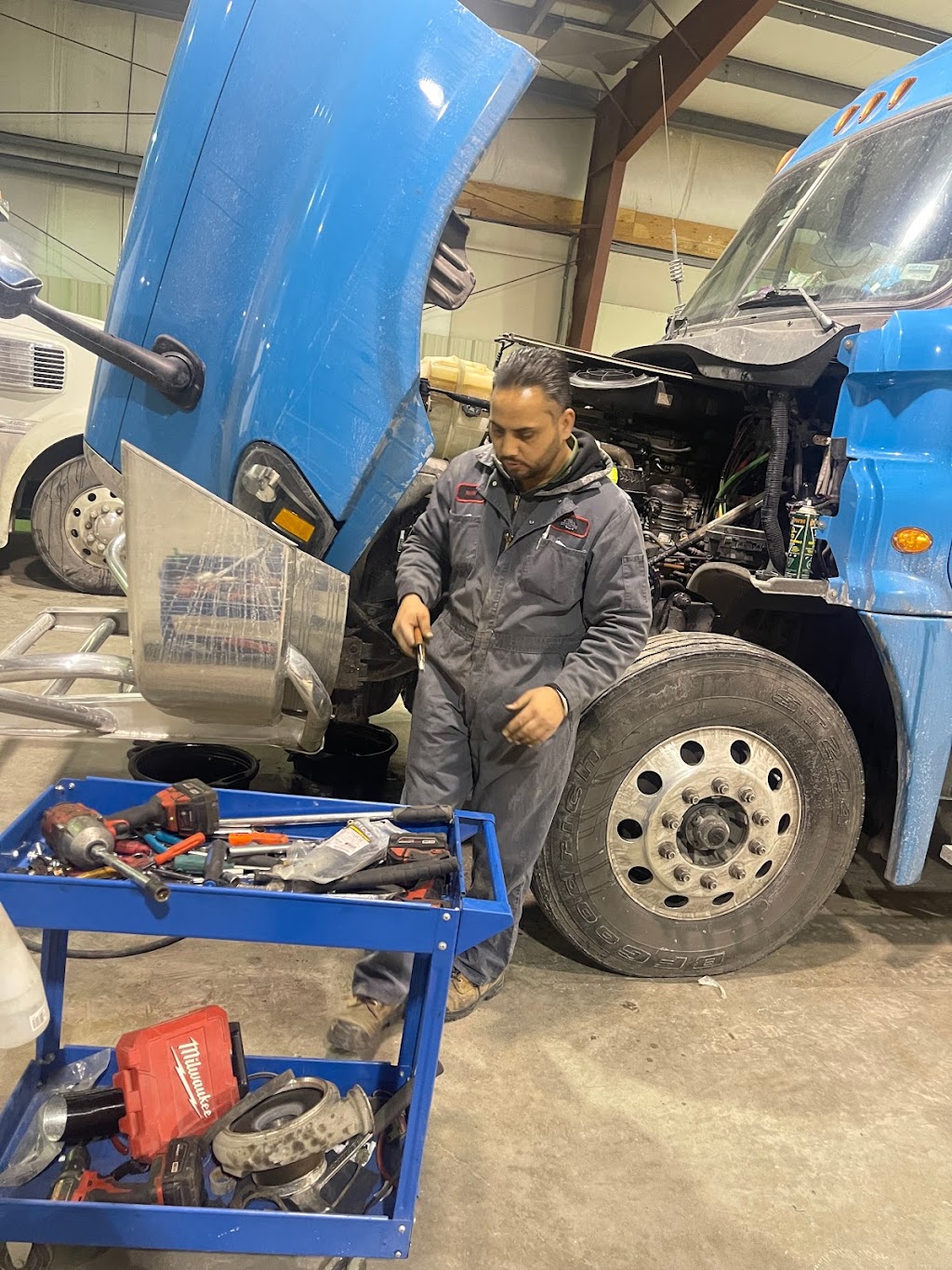 Friends truck service | car repair | 34 Roy Roche Dr, Winnipeg, MB R3C 2E6, Canada | 2046880413 OR +1 204-688-0413