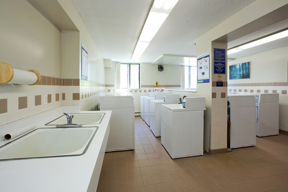 Sunnidale Place | 12 Kozlov St, Barrie, ON L4N 5E6, Canada | Phone: (705) 737-3752