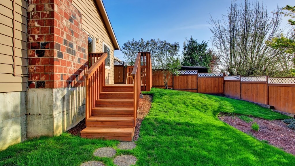 Morden Fence and Deck Builders | 26 Dublin Dr, Morden, MB R6M 0C7, Canada | Phone: (204) 789-7826