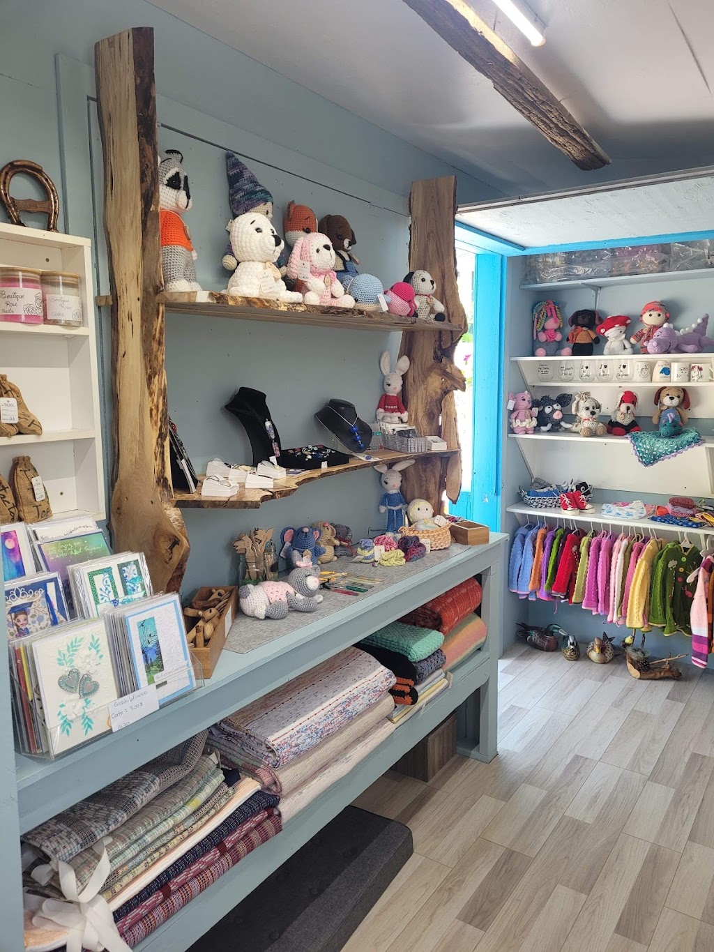 La Rive des Artisans | 315 Rue Félix Antoine Savard, Saint-Joseph-de-la-Rive, QC G0A 3Y0, Canada | Phone: (418) 324-9414