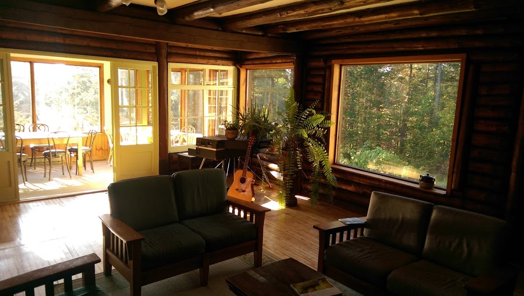 Le Chalet Beaumont | 1451 Rue Beaumont, Val-David, QC J0T 2N0, Canada | Phone: (819) 322-1972