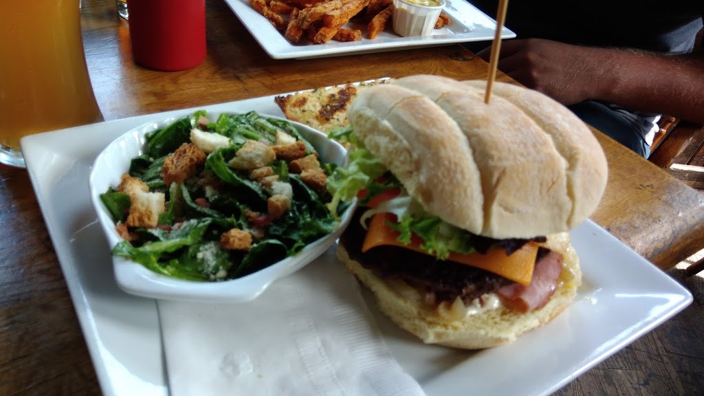 Curly Portables Pub & Grub | 450 Nova Scotia Trunk 2, Enfield, NS B2T 1M5, Canada | Phone: (902) 883-8273