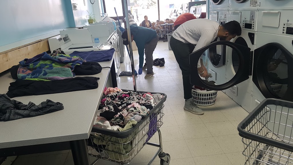 Black and white Laundry | Coin laundry, 3148 Kingston Rd Unit 3, Scarborough, ON M1M 1P4, Canada | Phone: (647) 717-2873