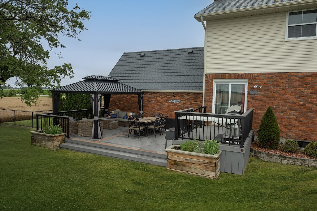 Hickory Dickory Decks - London | 37 Cedarwood Crescent, London, ON N6H 5P5, Canada | Phone: (519) 472-8795