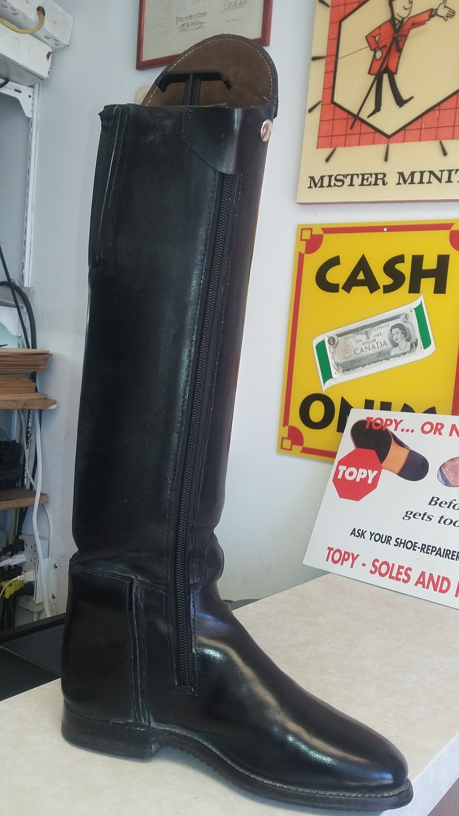 Alexs Shoe Repair | 8671 No 1 Rd, Richmond, BC V7C 1V2, Canada | Phone: (604) 272-0119