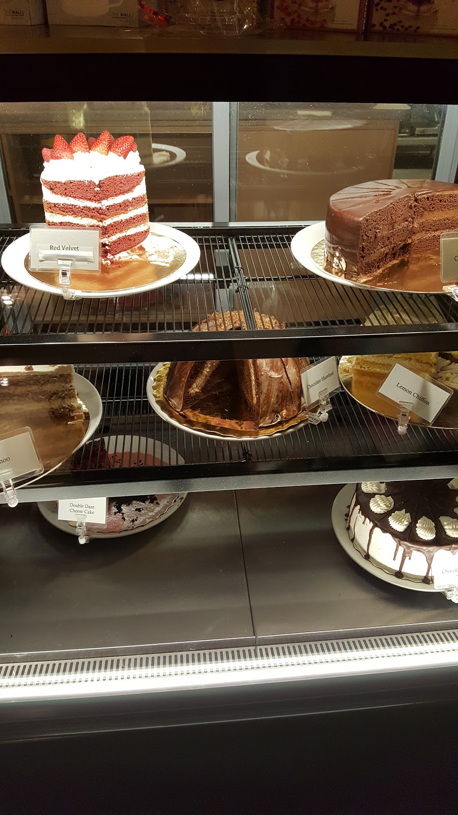 Saucers Cafe | 570 Academy Rd, Winnipeg, MB R3N 0E3, Canada | Phone: (204) 489-9204