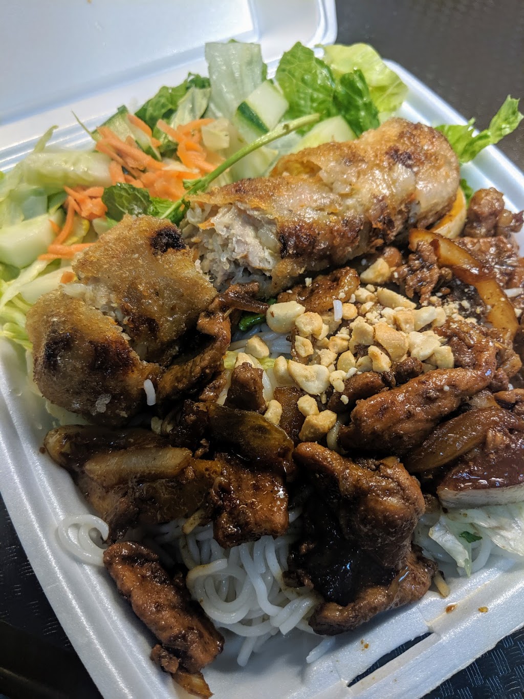 Chinese Express | 601 Arthur St W, Thunder Bay, ON P7E 5R6, Canada | Phone: (807) 475-8833