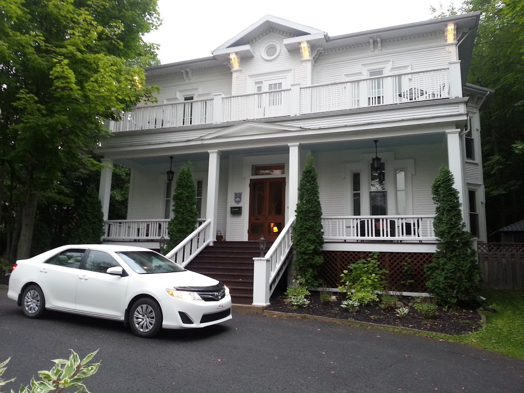 Auberge Au Fil Des Saisons | 14 Rue Laurier O, Victoriaville, QC G6P 6P3, Canada | Phone: (819) 357-7307