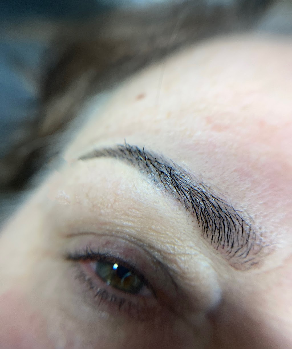 Urban Lash & Brow Bar | 3 Hawthorne Ave, Cobourg, ON K9A 1W3, Canada | Phone: (613) 266-5060