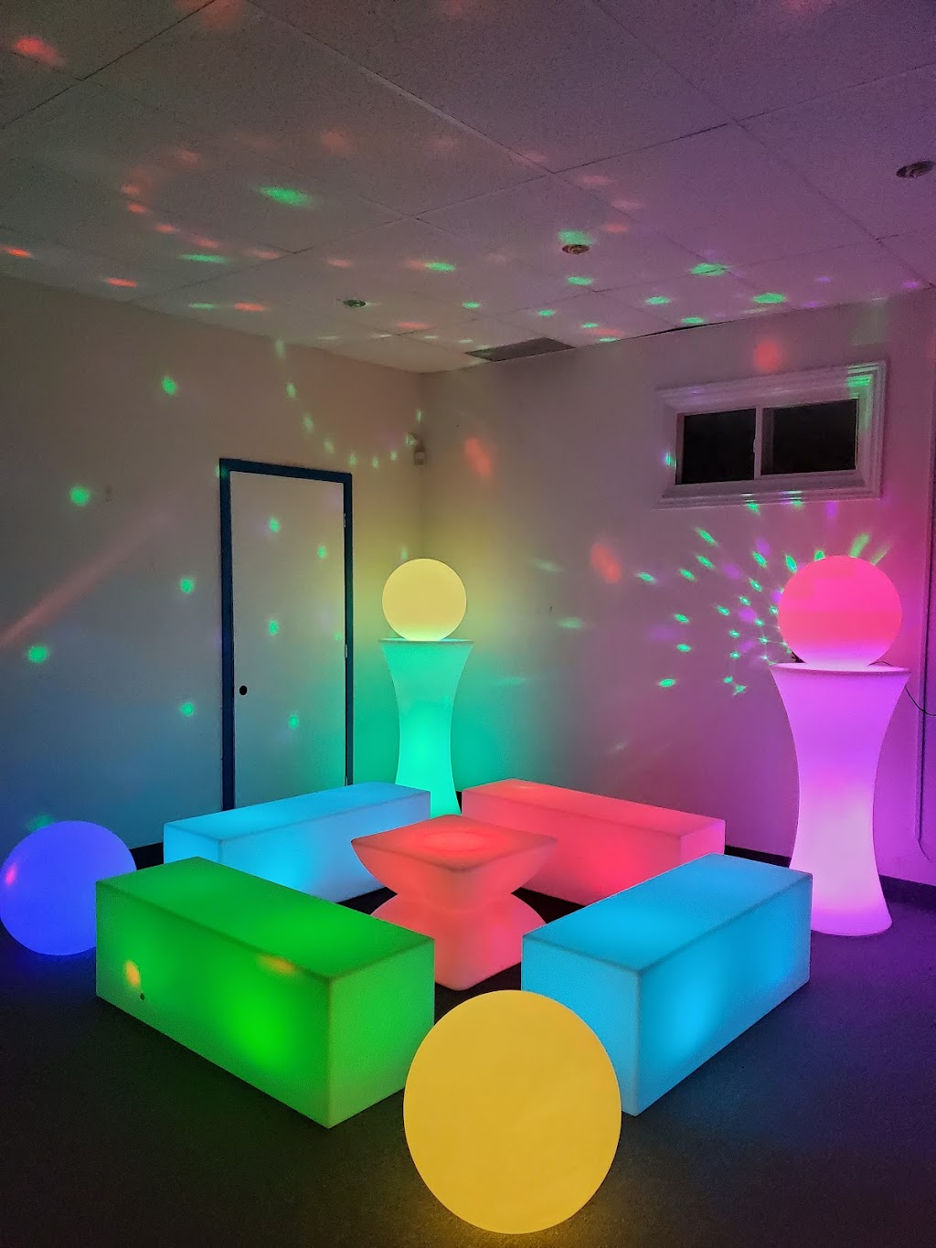 Supreme Party Rentals | 320 Cockshutt Rd Ground Floor, Brantford, ON N3T 0N3, Canada | Phone: (519) 771-3232
