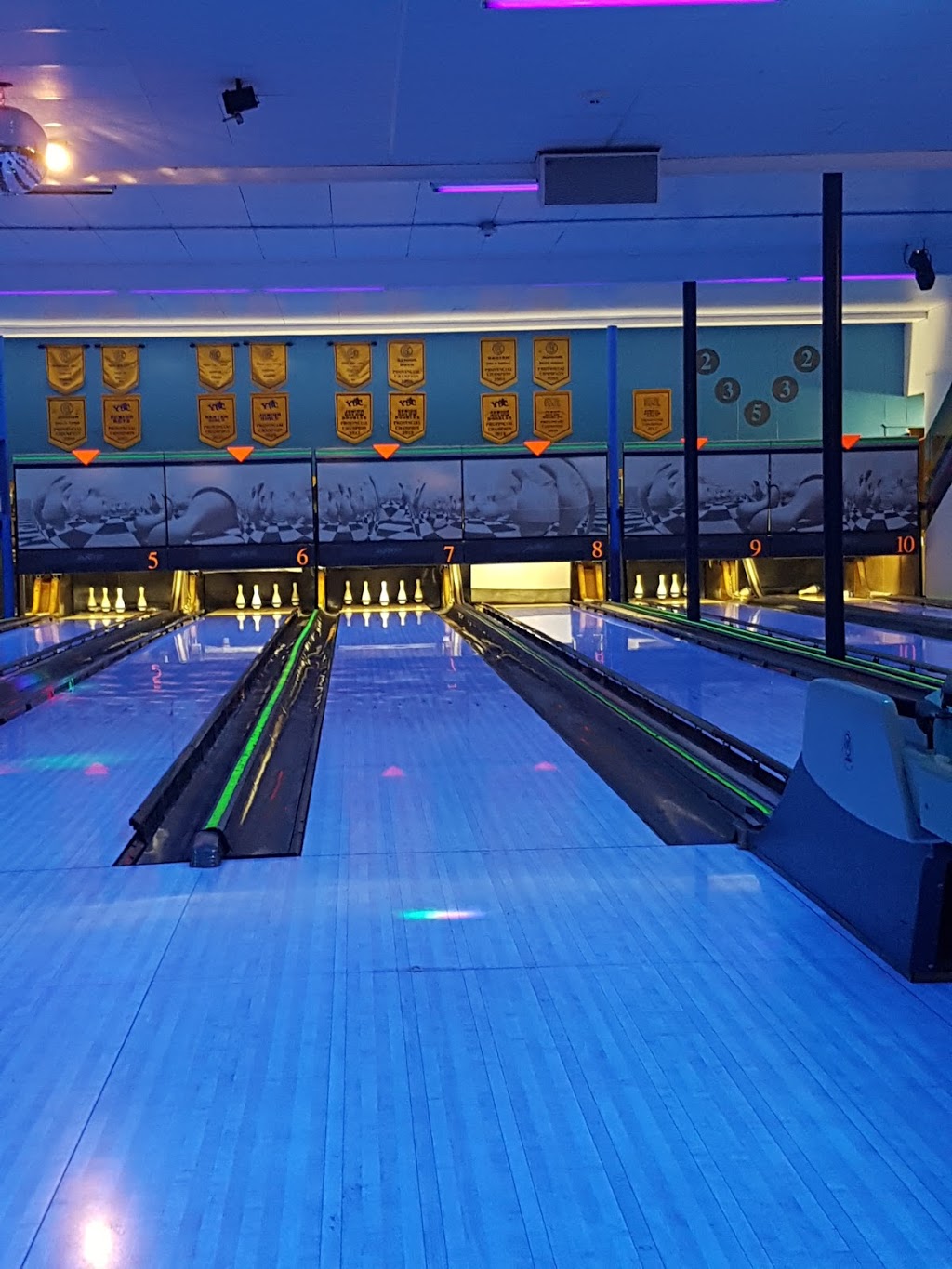Billy Mosienko Lanes | 1136 Main St, Winnipeg, MB R2W 3S3, Canada | Phone: (204) 586-2416