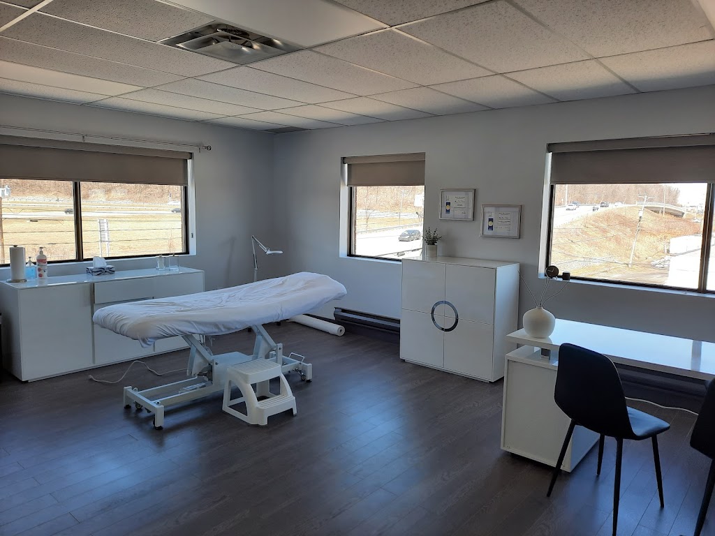 Clinique Laser AURA | 1025 Mnt Masson suite #305, Terrebonne, QC J6W 5H9, Canada | Phone: (438) 725-3346