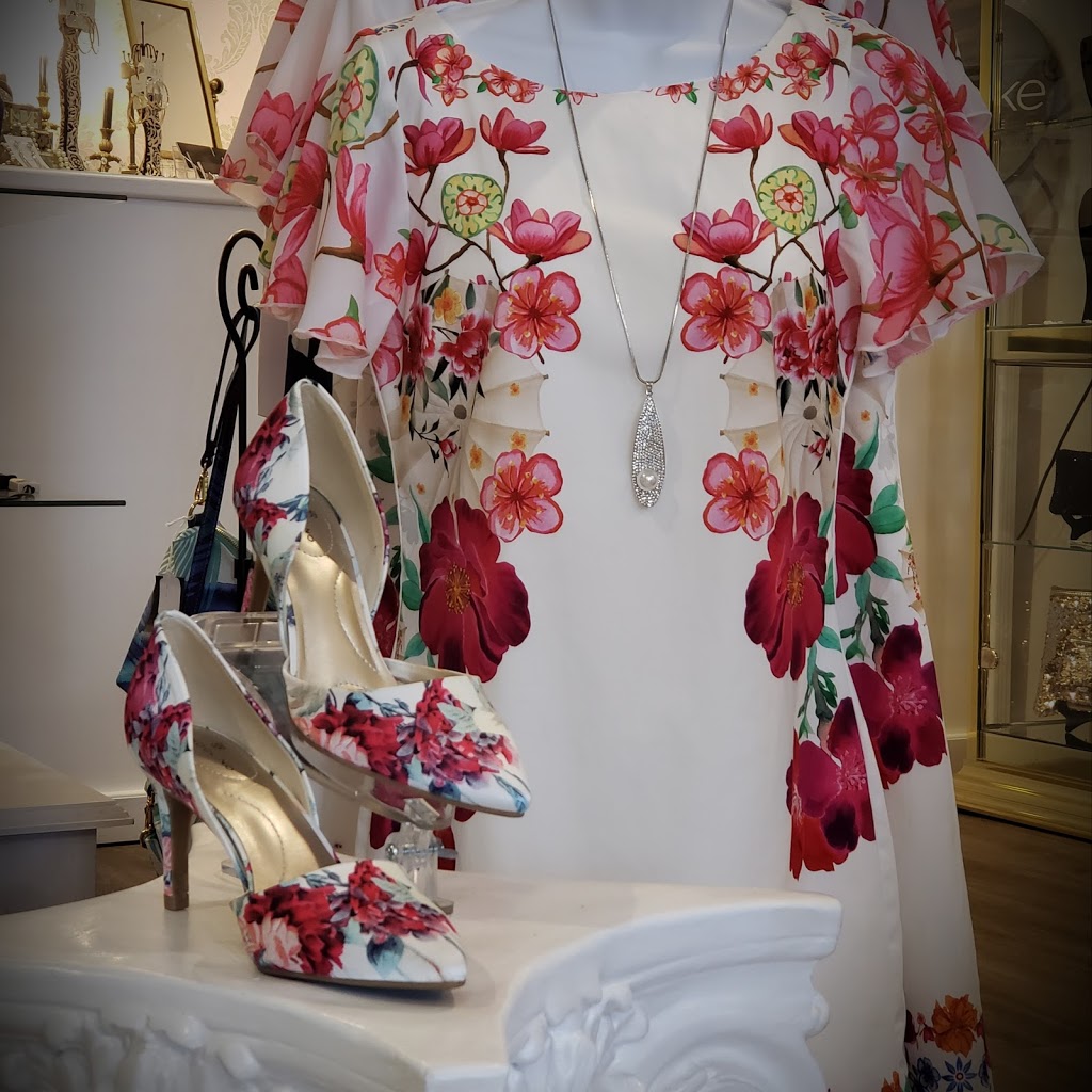 lynnpike Fashion House | 578 Notre Dame St, Belle River, ON N0R 1A0, Canada | Phone: (519) 728-2111