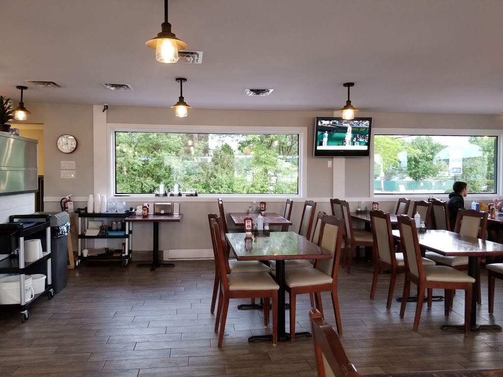 La belle patate pincourt | 100 5e Avenue, Pincourt, QC J7V 5L1, Canada | Phone: (514) 453-7373