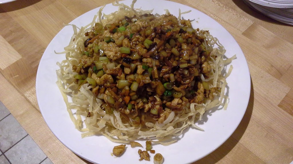 Lums Chinese Restaurant | 914 Esquimalt Rd, Victoria, BC V9A 3M6, Canada | Phone: (250) 385-2322