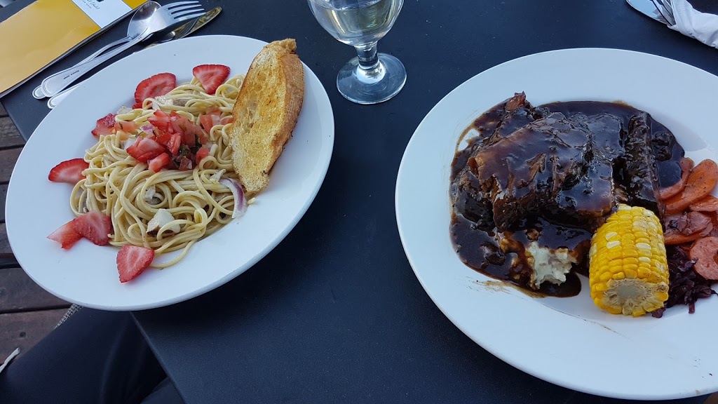 Malahat Chalet | 265 Trans-Canada Hwy, Malahat, BC V0R 2L0, Canada | Phone: (778) 432-4606