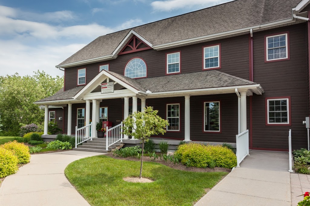Royal LePage Lakes Of Muskoka Realty | 100 Westmall Rd, Bracebridge, ON P1L 1Z1, Canada | Phone: (705) 645-5257
