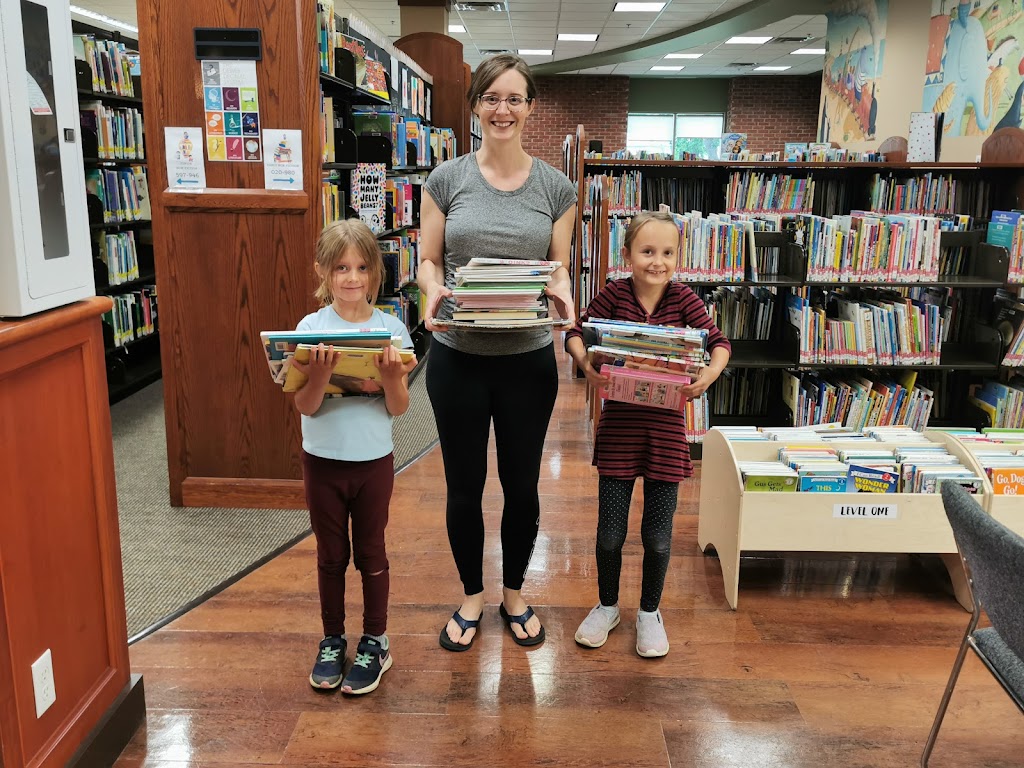Mary C Moore Public Library | 5214 50 Ave, Lacombe, AB T4L 0B6, Canada | Phone: (403) 782-3433