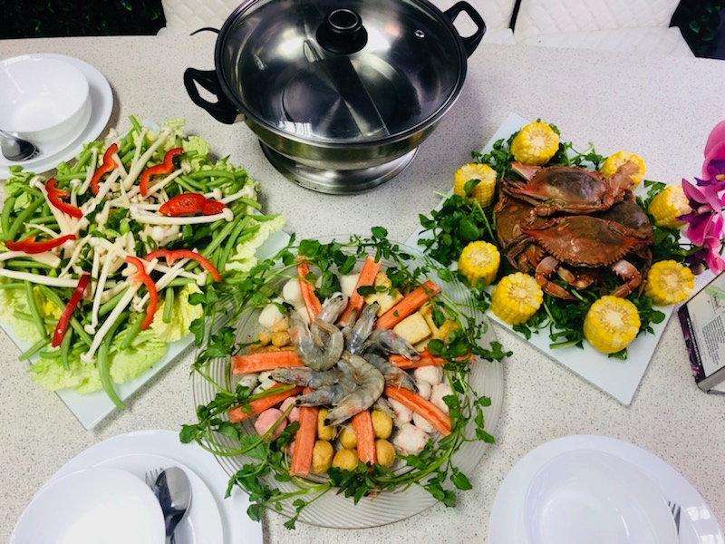 JALENAHS EATERY | 110 Cowan Ave Kerr St. &, Florence Dr, Oakville, ON L6K 1W2, Canada | Phone: (416) 831-5804