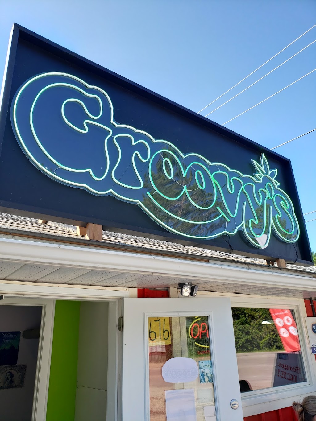 Groovys Cannabis | 676 River Rd E, Wasaga Beach, ON L9Z 2M3, Canada | Phone: (705) 715-7683