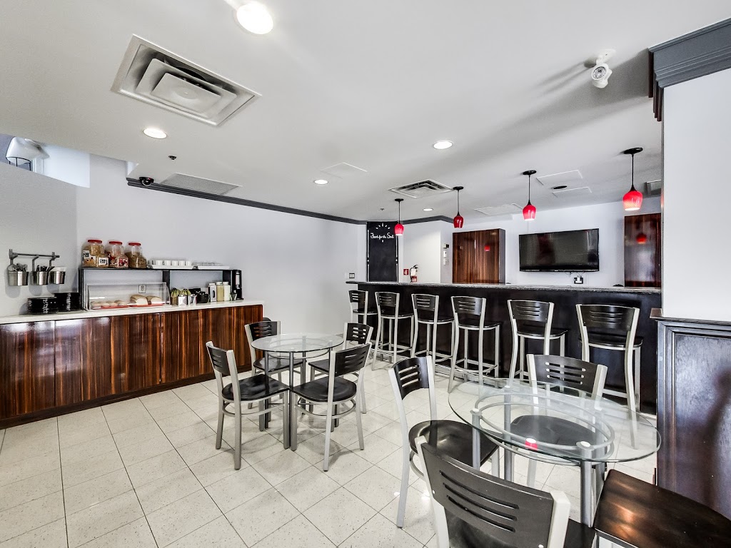Isabella Hotel & Suites | 556 Sherbourne St, Toronto, ON M4X 1L4, Canada | Phone: (416) 922-2203