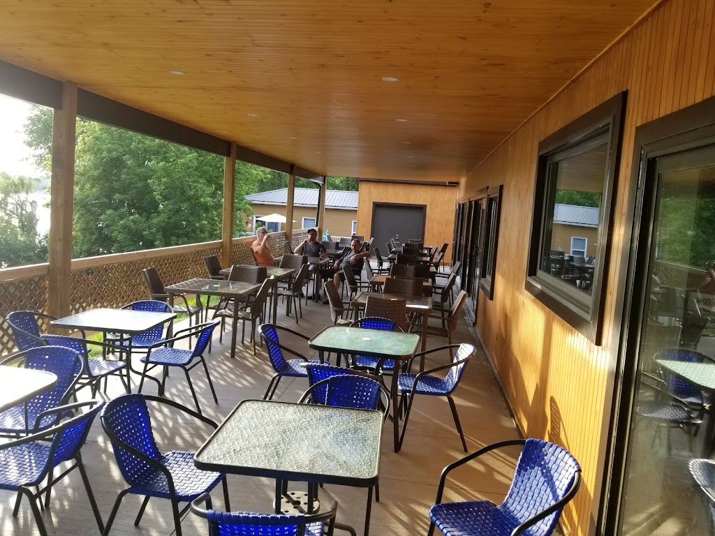 Le Ptit Château | 1101 Chem. du Fleuve, Les Cèdres, QC J7X 1B7, Canada | Phone: (450) 452-0330