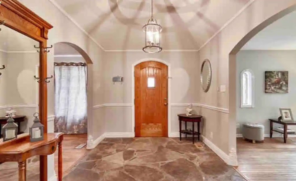 Tudor Pines Bed and Breakfast | 21400 Brunon Ave, Seagrave, ON L0C 1G0, Canada | Phone: (905) 922-5526