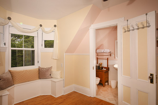 Summerside Inn Bed and Breakfast | 98 Summer St, Summerside, PE C1N 3J2, Canada | Phone: (905) 467-1265