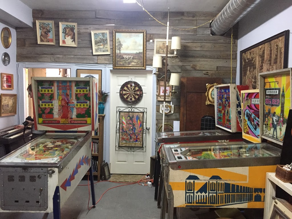 The White Whale | 4544 Queen St, Niagara Falls, ON L2E 6X5, Canada | Phone: (905) 321-1788