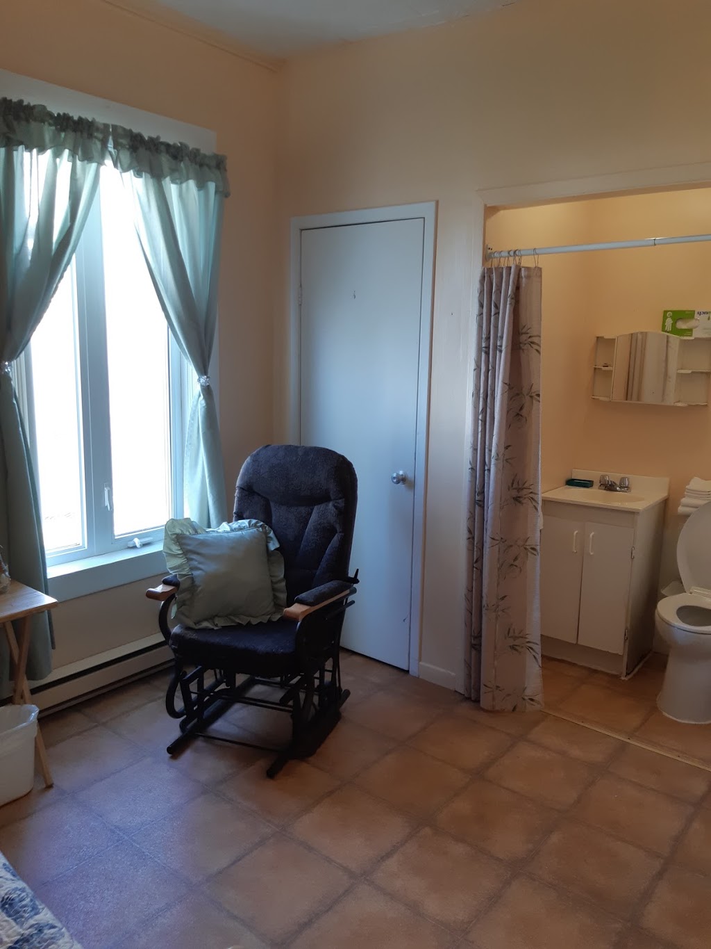 Residence Du Cap Clement Blais | 92 Rue Jacob, Cap-Saint-Ignace, QC G0R 1H0, Canada | Phone: (418) 246-3133