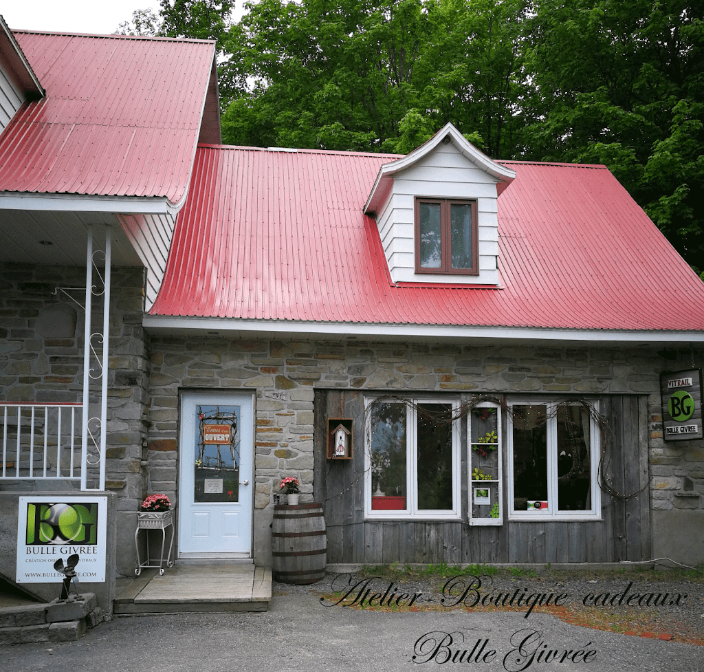 BULLE GIVRÉE | 884 Rue de la Montagne, Saint-Tite, QC G0X 3H0, Canada | Phone: (418) 507-0559