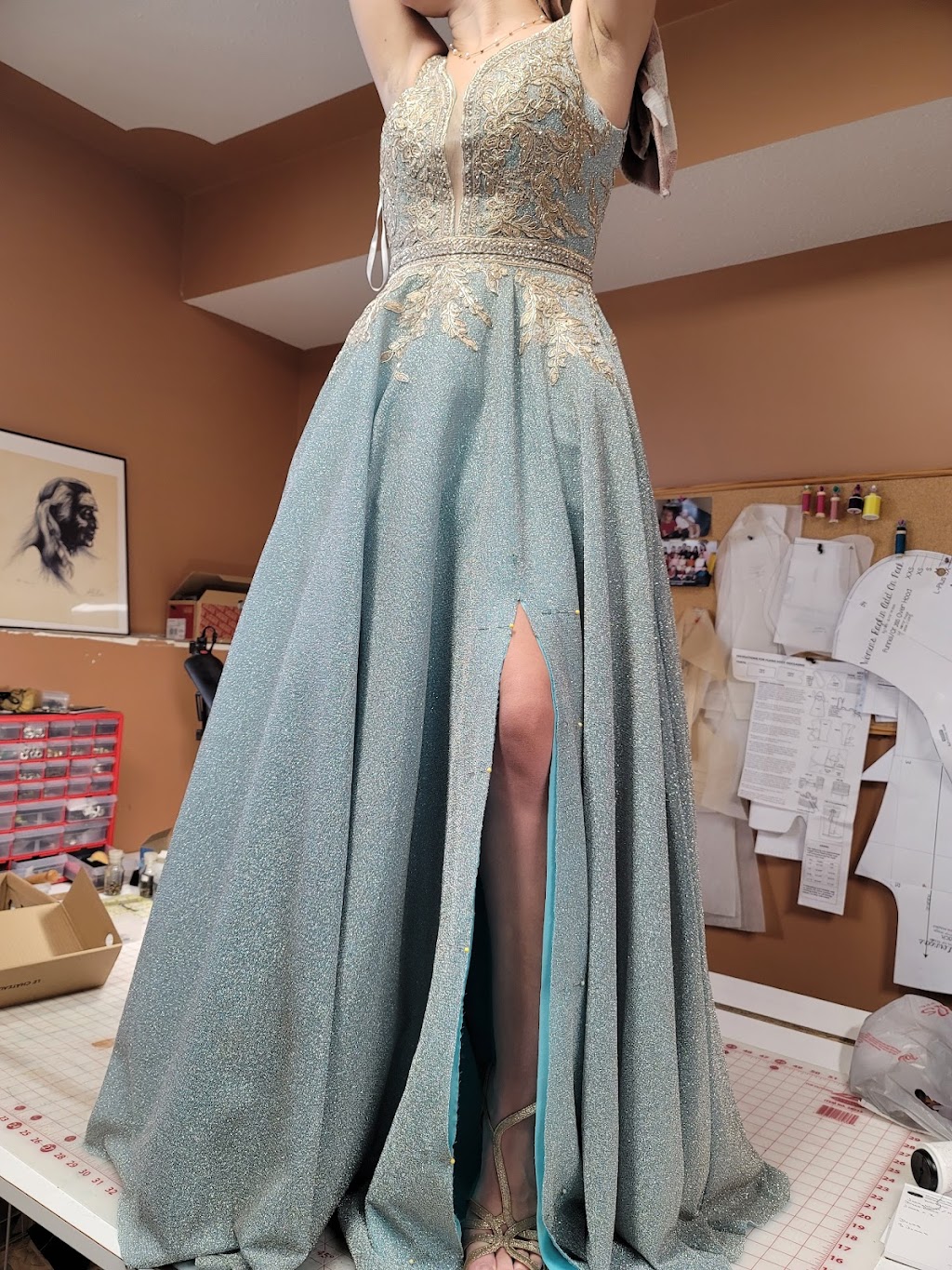 Custom Cut Threads | Herder Dr, Sylvan Lake, AB T4S 1Y7, Canada | Phone: (403) 669-9763